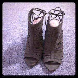 ❤️sold❤️Hunter green super cute heeled sandals